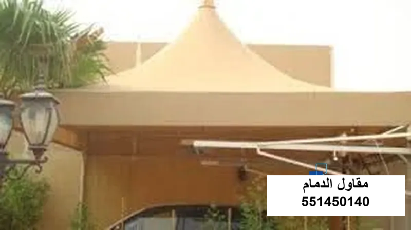 مظلة هرمية مسبح في رأس تنورة