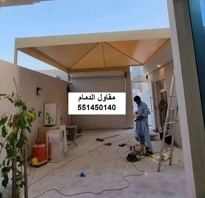 مظلة سيارات مع إضاءة LED في الظهران